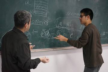 王岩冰老师与员工互动